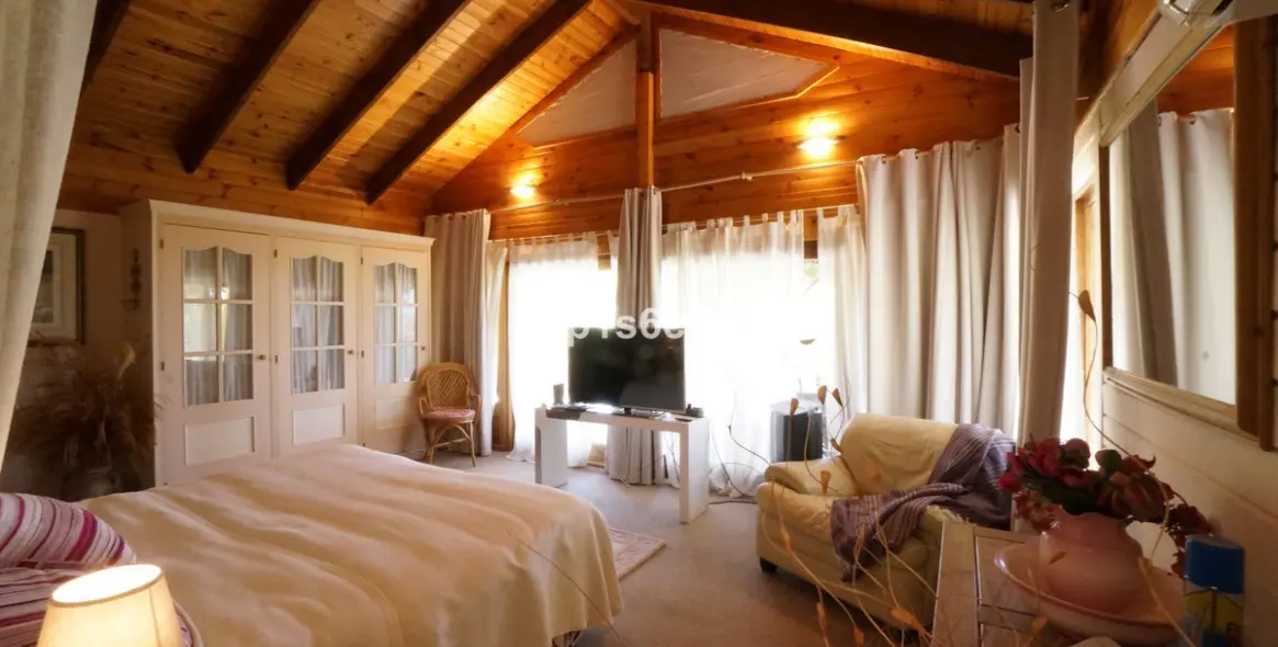 Продажа  отдельно стоящей виллы в Monda 18