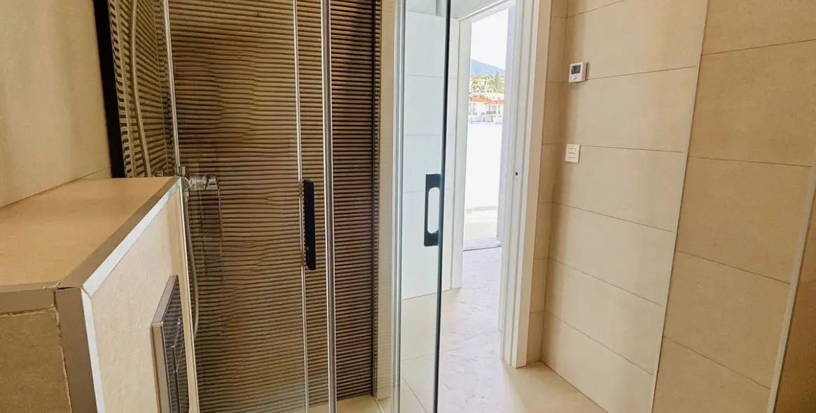 Sale of detached villa in Mijas 38