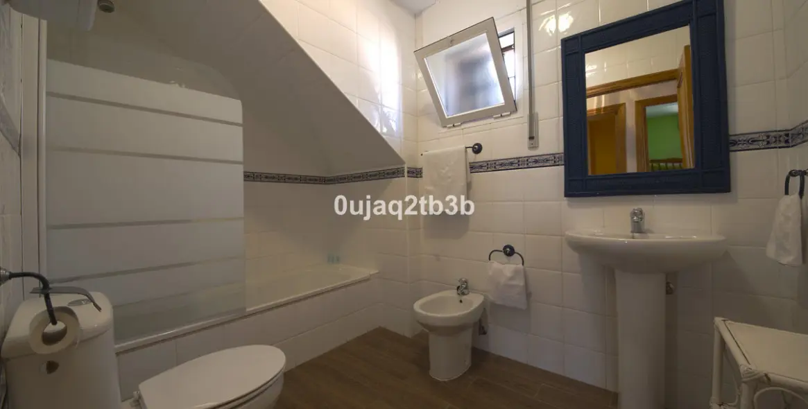 Sale of detached villa in Estepona 6