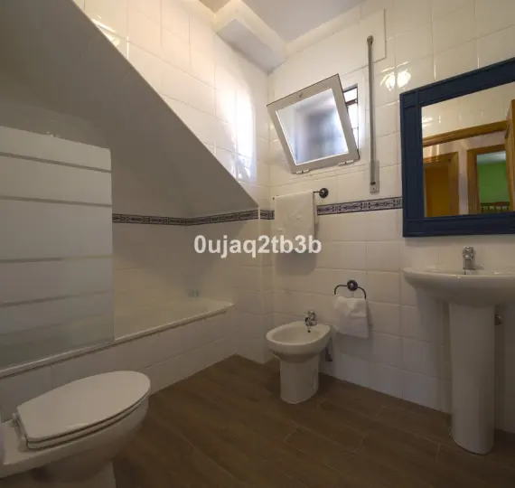 Sale of detached villa in Estepona