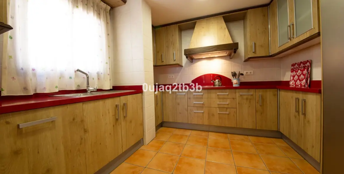 Sale of detached villa in Estepona 12