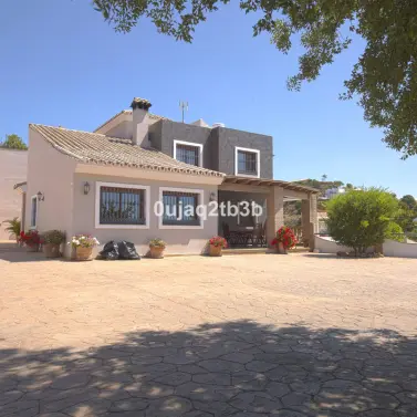 Продажа  отдельно стоящей виллы в Estepona