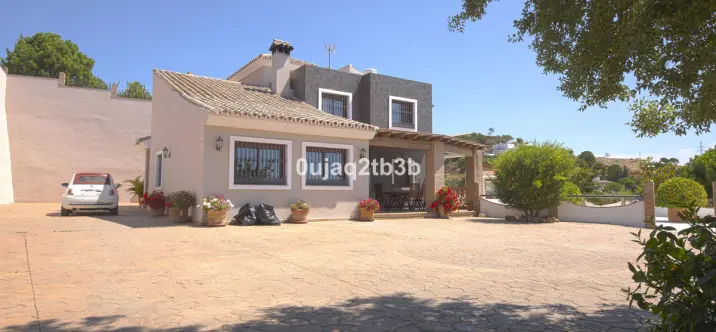 Продажа  отдельно стоящей виллы в Estepona 2