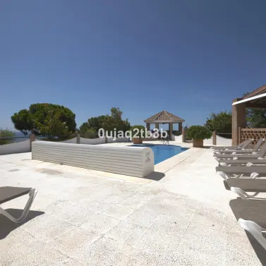 Продажа  отдельно стоящей виллы в Estepona