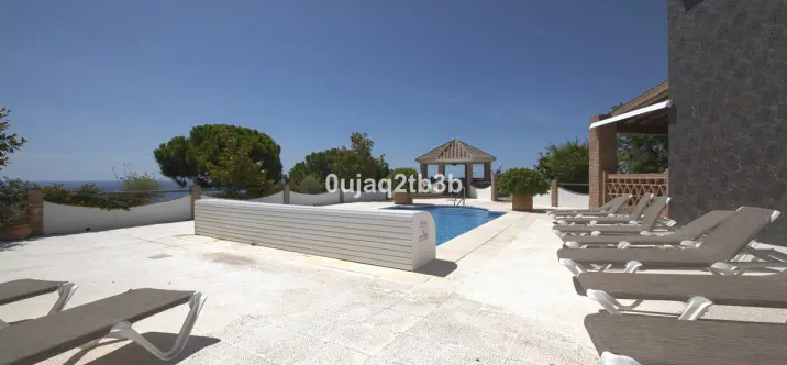 Продажа  отдельно стоящей виллы в Estepona 4