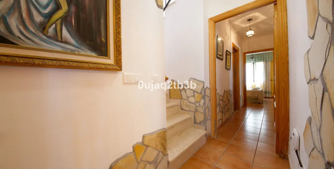Sale of detached villa in Estepona 13