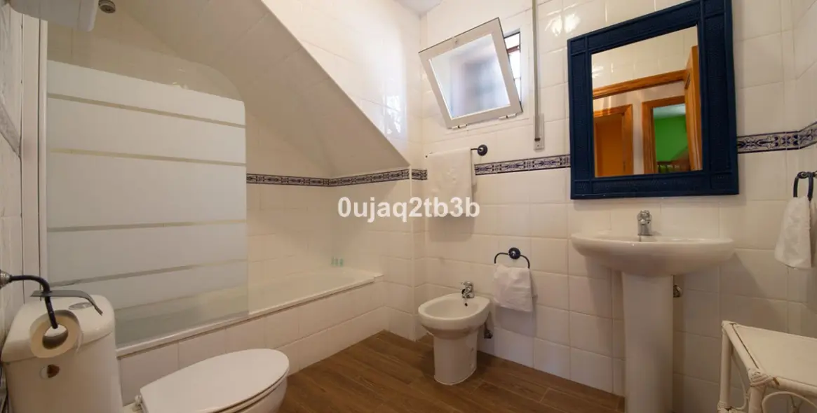 Sale of detached villa in Estepona 15