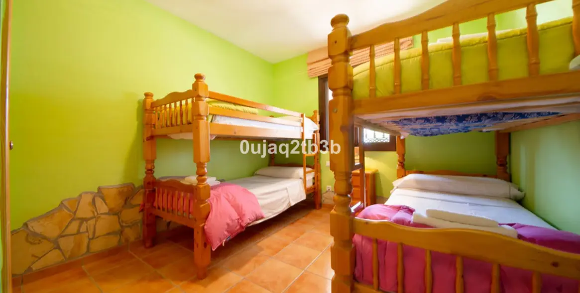 Sale of detached villa in Estepona 17