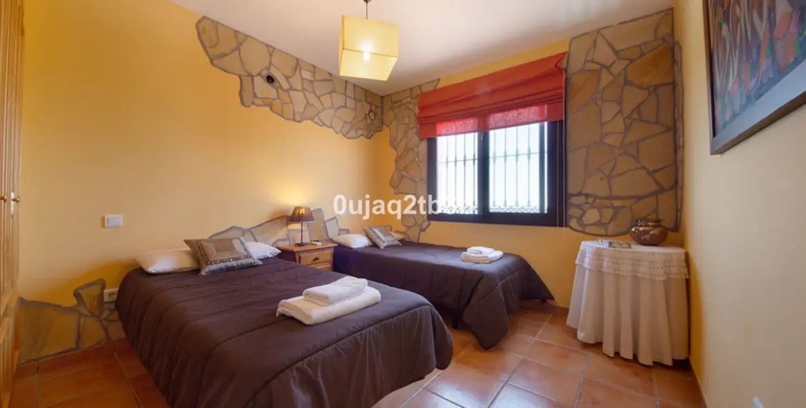 Sale of detached villa in Estepona 22