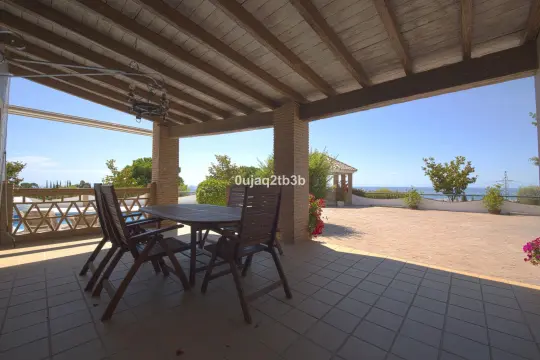 Image 4 thumb