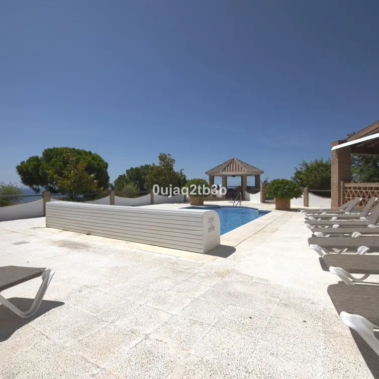 Sale of detached villa in Estepona