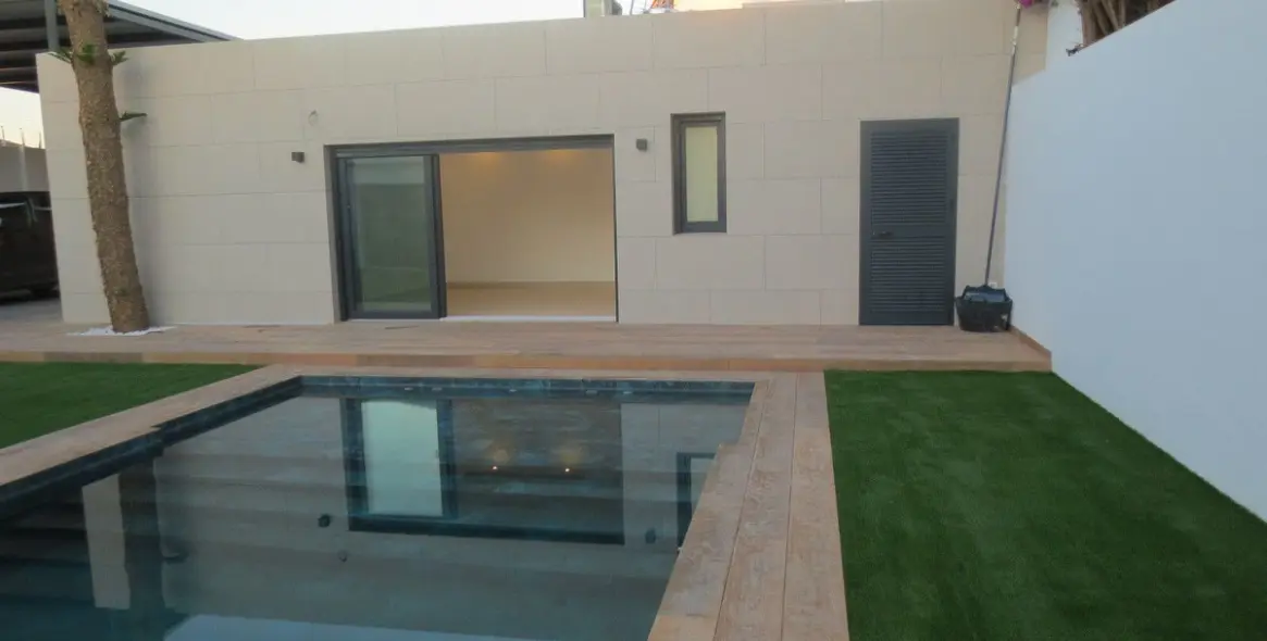 Продажа  отдельно стоящей виллы в El Coto 2