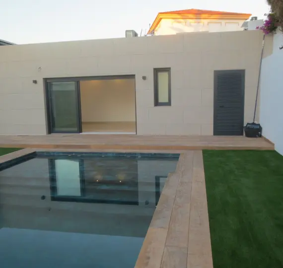 Продажа  отдельно стоящей виллы в El Coto