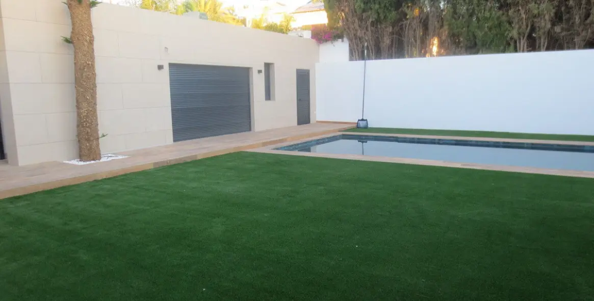 Продажа  отдельно стоящей виллы в El Coto 4