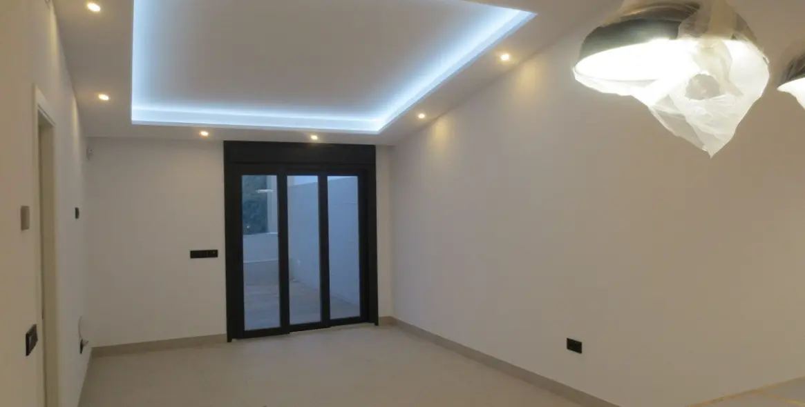 Продажа  отдельно стоящей виллы в El Coto 6