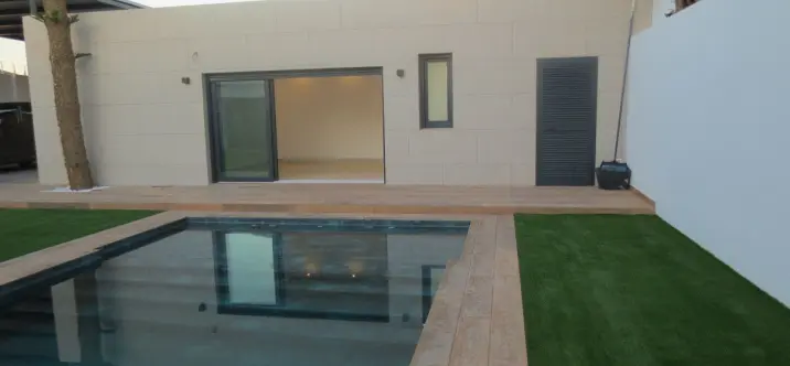 Sale of detached villa in El Coto 1