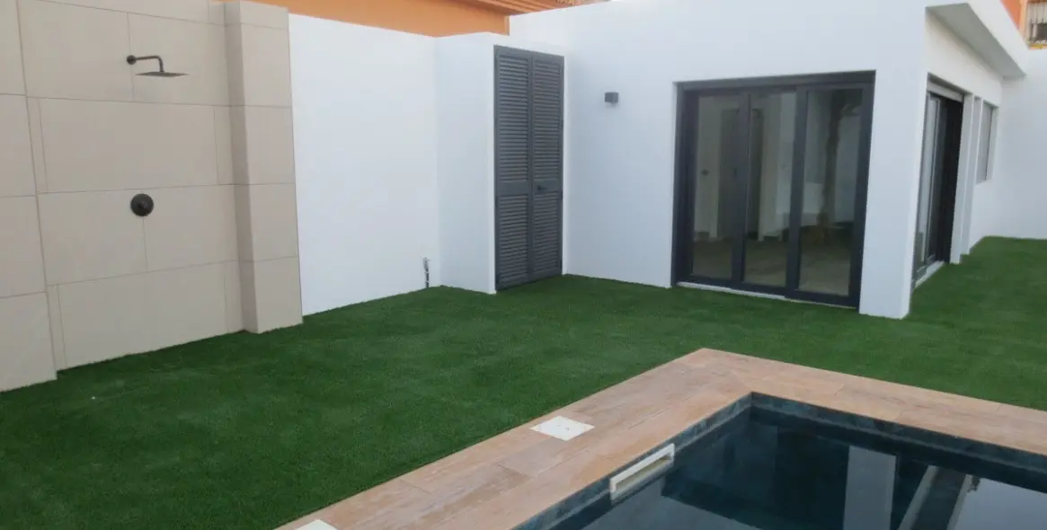 Продажа  отдельно стоящей виллы в El Coto 12