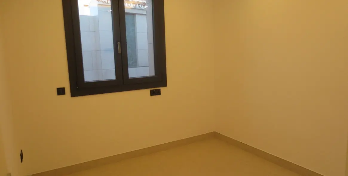 Продажа  отдельно стоящей виллы в El Coto 20