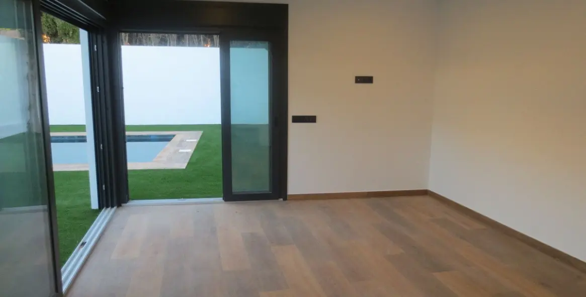 Sale of detached villa in El Coto 31