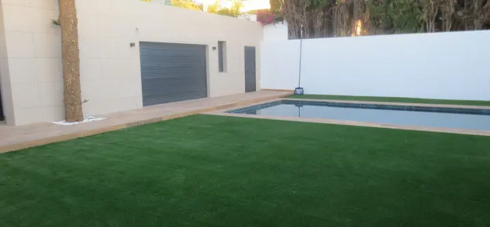 Venta de villa independiente en El Coto 3
