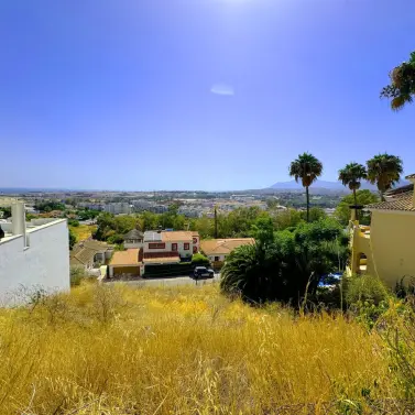 Venta de parcela residencial en Nueva Andalucía