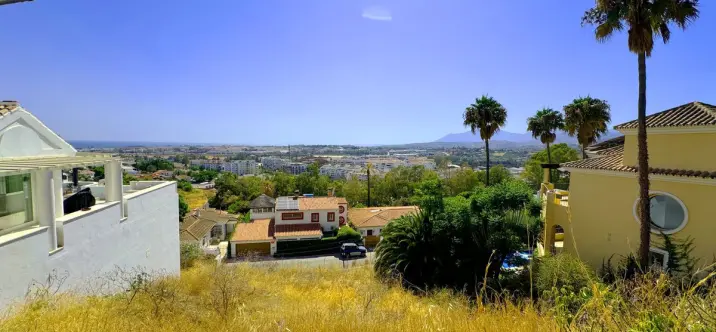 Venta de parcela residencial en Nueva Andalucía 1