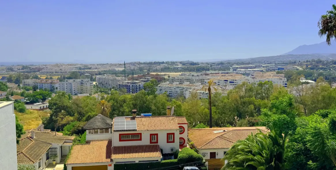 Venta de parcela residencial en Nueva Andalucía 5