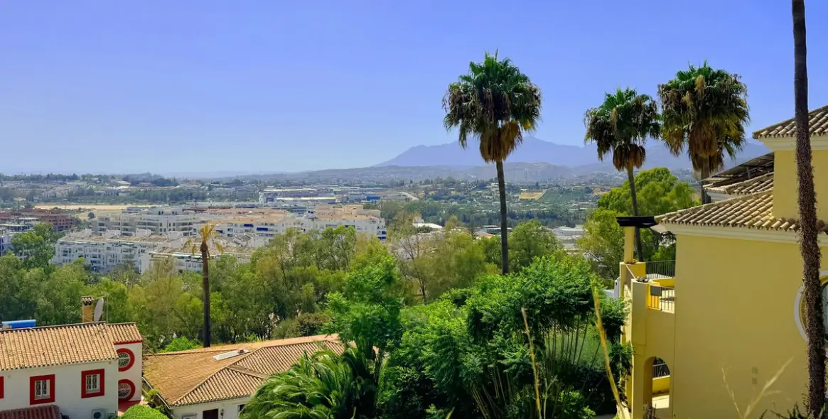 Venta de parcela residencial en Nueva Andalucía 8