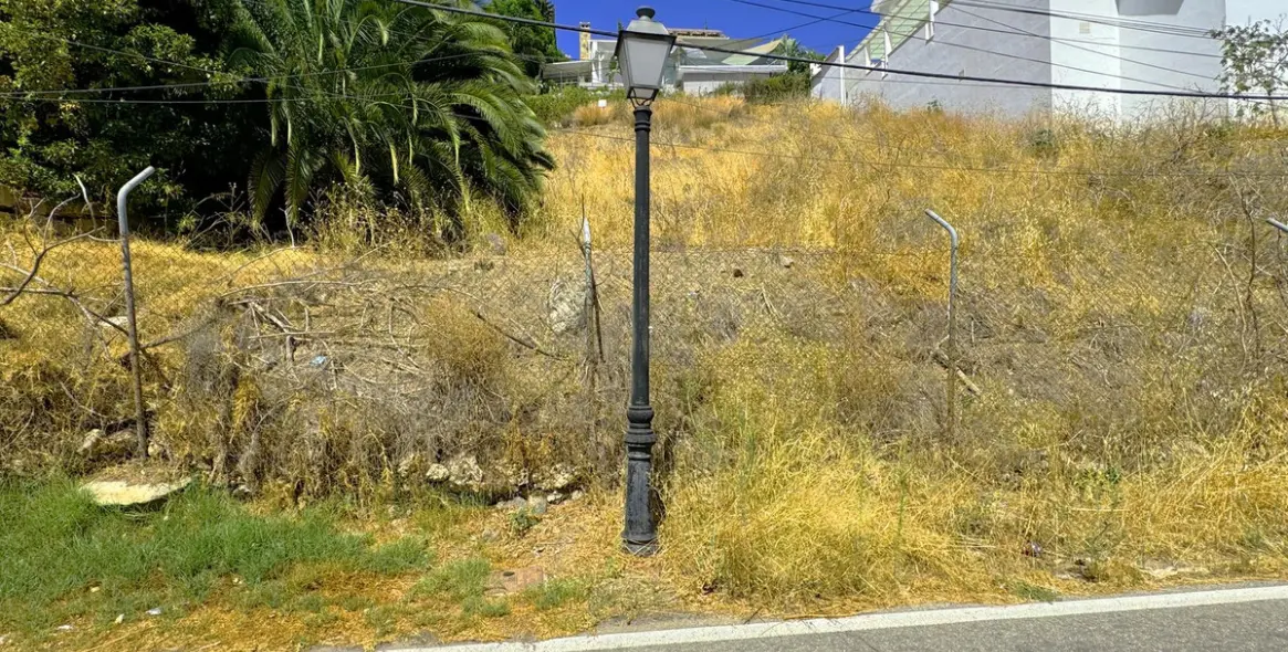 Venta de parcela residencial en Nueva Andalucía 11