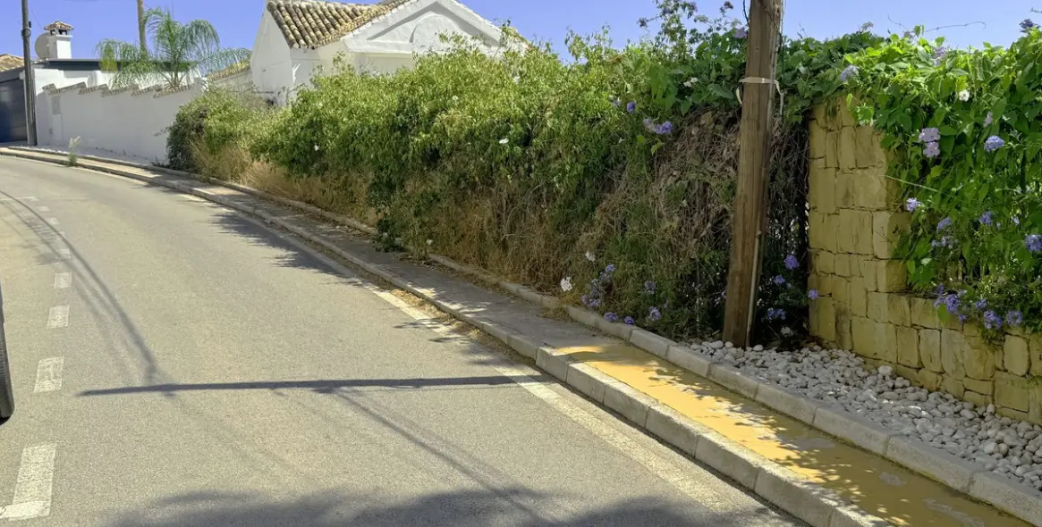 Venta de parcela residencial en Nueva Andalucía 12