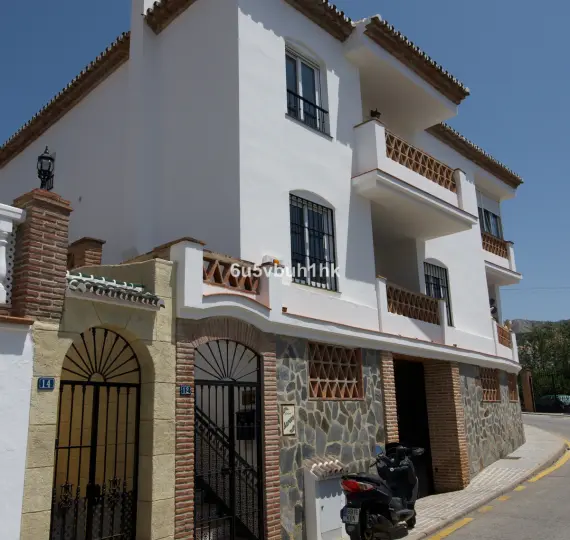 Продажа  отдельно стоящей виллы в Mijas