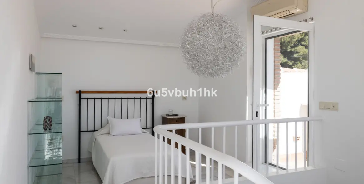 Sale of detached villa in Mijas 16