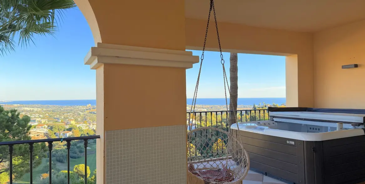 Продажа апартаментов на среднем этаже в Benahavís 1