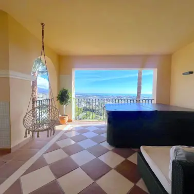 Продажа апартаментов на среднем этаже в Benahavís