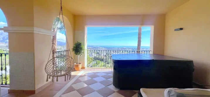 Продажа апартаментов на среднем этаже в Benahavís 1