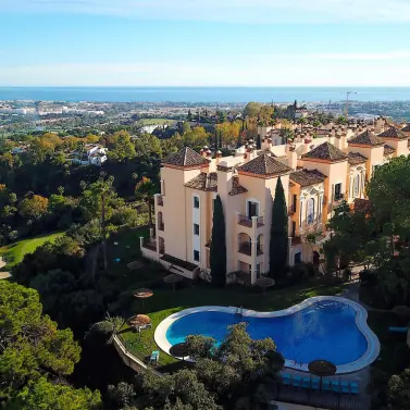 Продажа апартаментов на среднем этаже в Benahavís