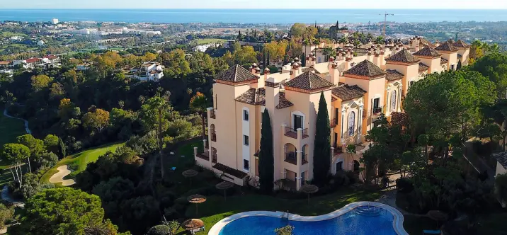 Продажа апартаментов на среднем этаже в Benahavís 3