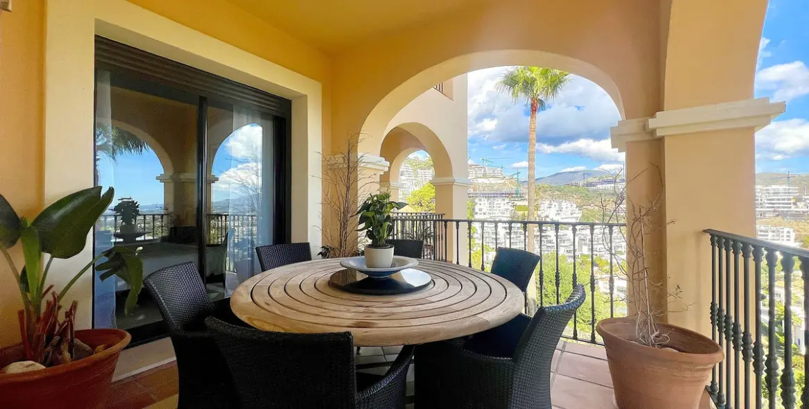 Продажа апартаментов на среднем этаже в Benahavís 23