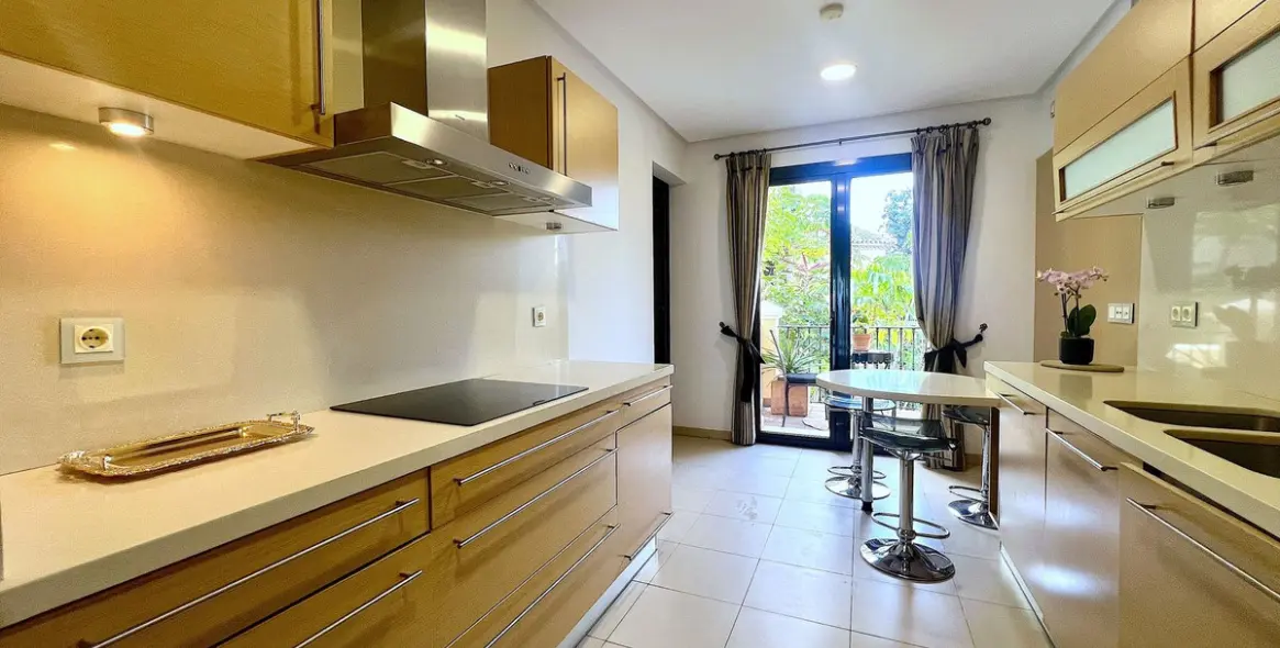 Продажа апартаментов на среднем этаже в Benahavís 31