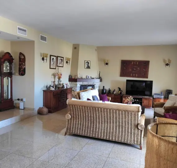 Продажа  отдельно стоящей виллы в Sierrezuela