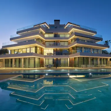 Venta de apartamento en planta media en Estepona