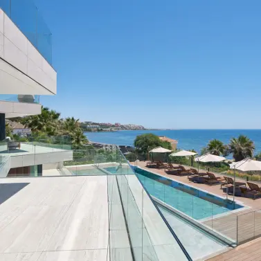 Venta de apartamento en planta media en Estepona