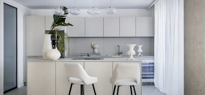 Venta de apartamento en planta media en Estepona 4