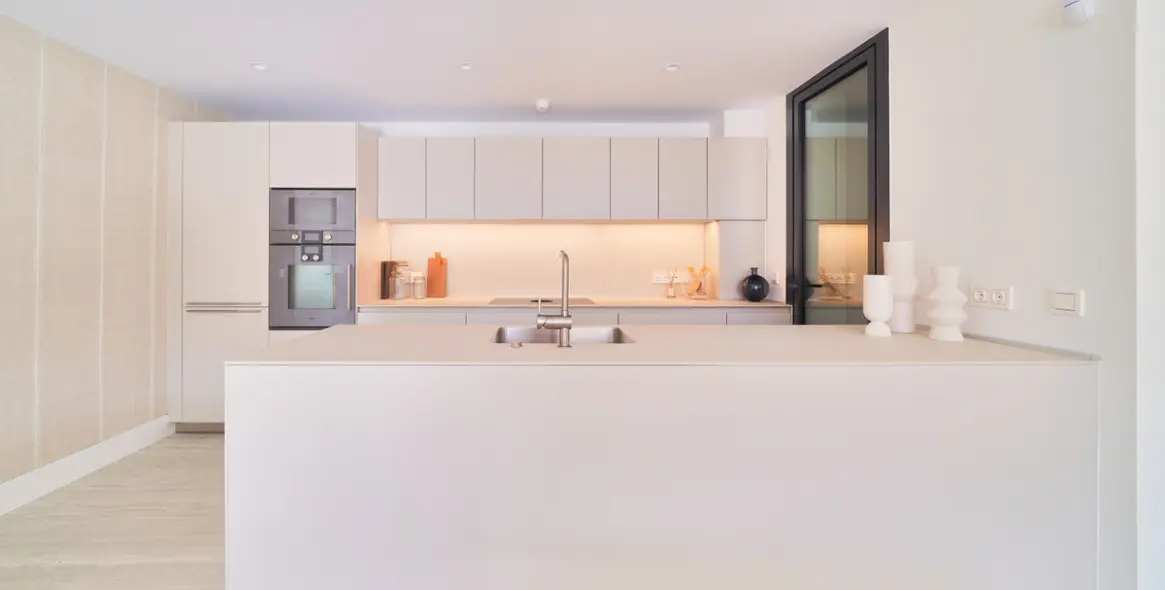 Продажа апартаментов на среднем этаже в Estepona 8