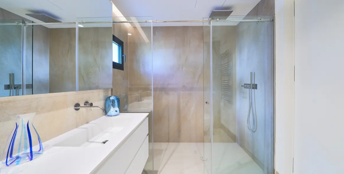 Продажа апартаментов на среднем этаже в Estepona 13