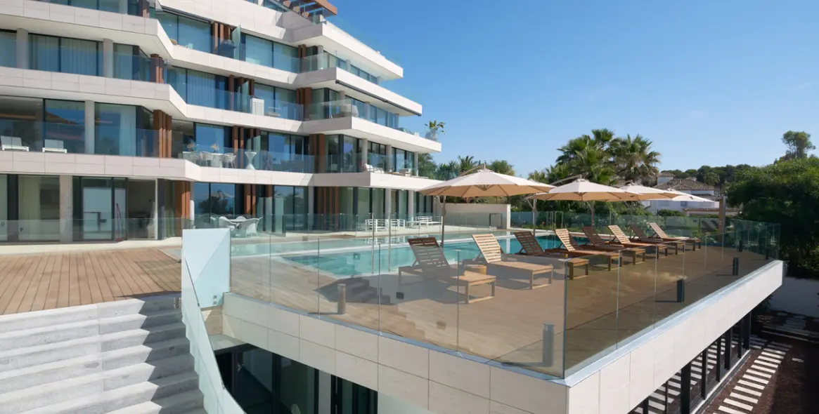 Продажа апартаментов на среднем этаже в Estepona 25