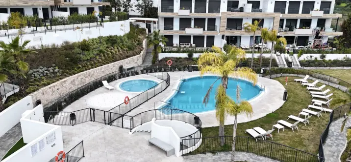 Продажа пентхауса в Estepona 1