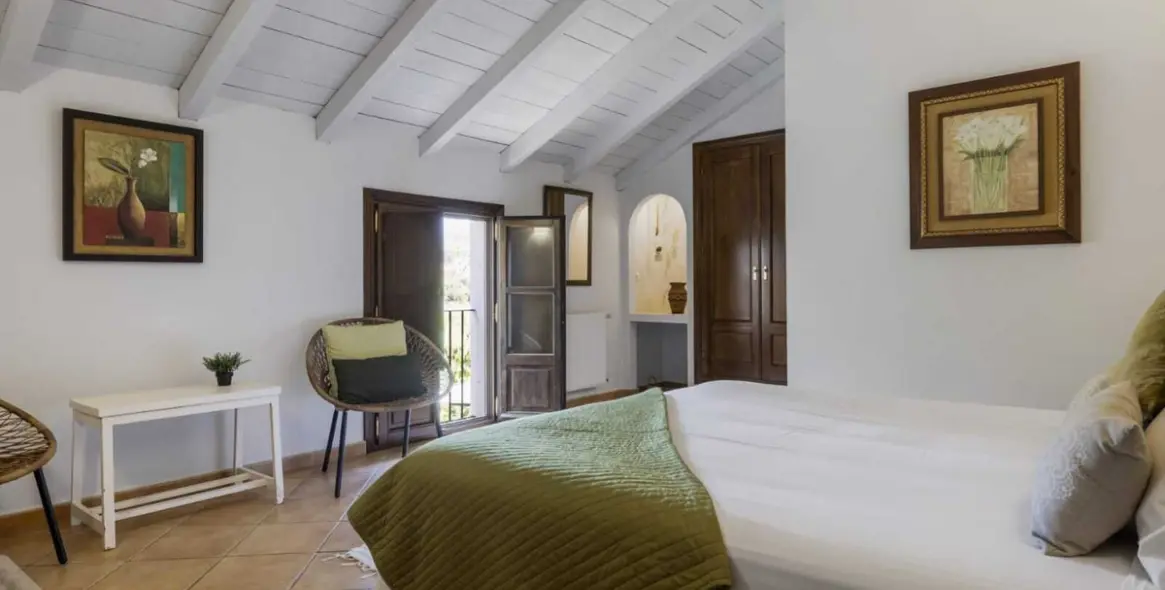 Sale of detached villa in Cortes de la Frontera 12