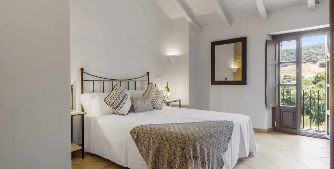 Sale of detached villa in Cortes de la Frontera 13