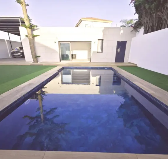 Продажа  отдельно стоящей виллы в El Coto